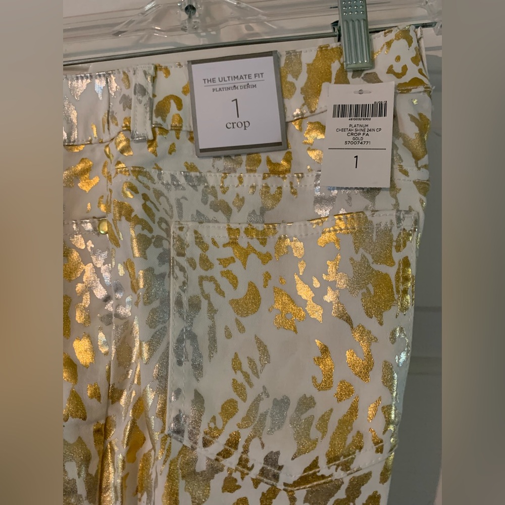 NWT-Chico’s Platinum Denim capris - gold and silver print - women’s size 1 - Picture 2 of 3
